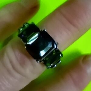Silvertone Black stones stretch adjustable crystal ring size 8